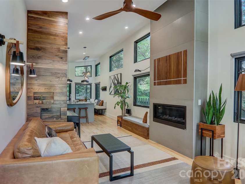 10 Cornelia Street, Asheville, NC 28801.  MLS# CAR4429143, YatesRealty ID 54204. 