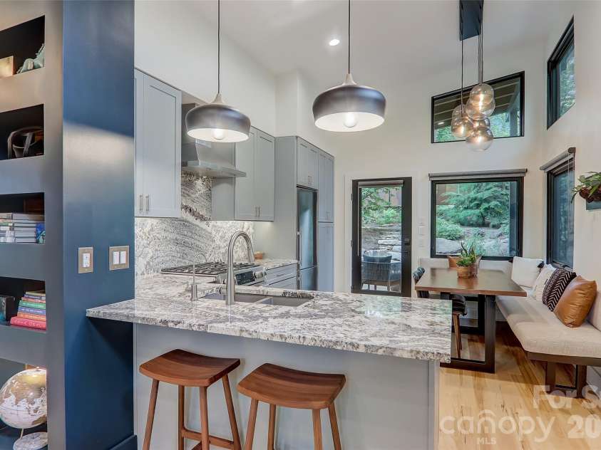 10 Cornelia Street, Asheville, NC 28801.  MLS# CAR4429143, YatesRealty ID 54204. 