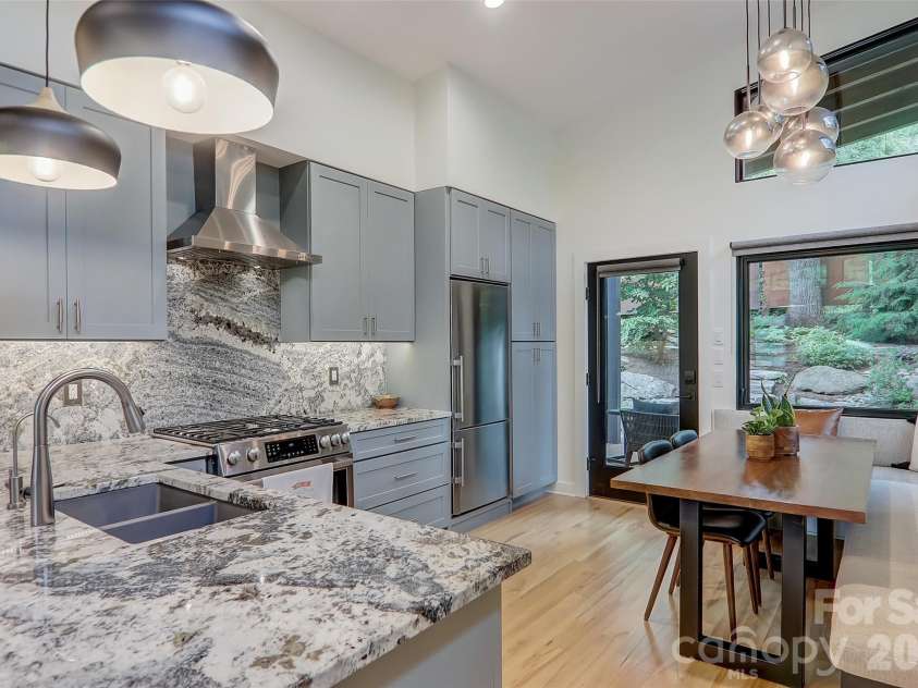 10 Cornelia Street, Asheville, NC 28801.  MLS# CAR4429143, YatesRealty ID 54204. 