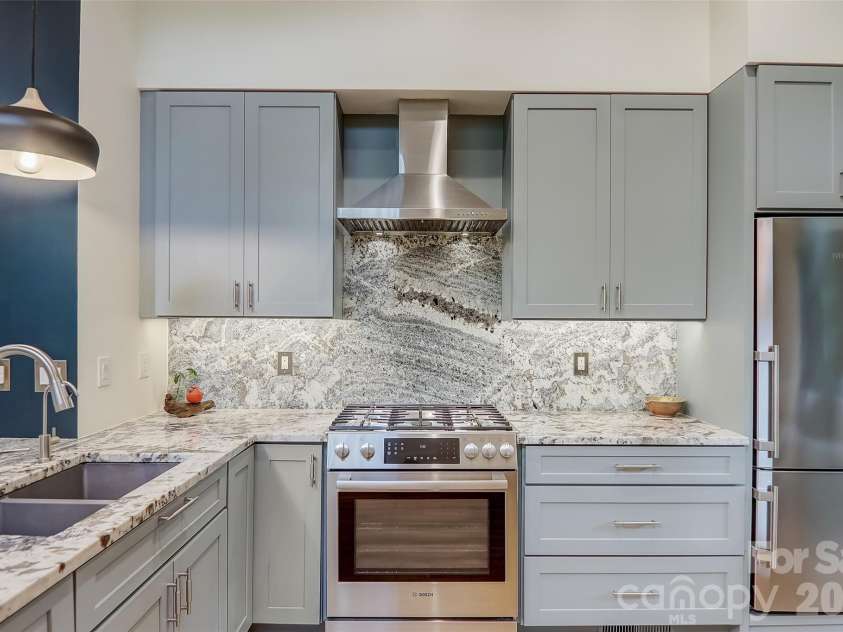 10 Cornelia Street, Asheville, NC 28801.  MLS# CAR4429143, YatesRealty ID 54204. 