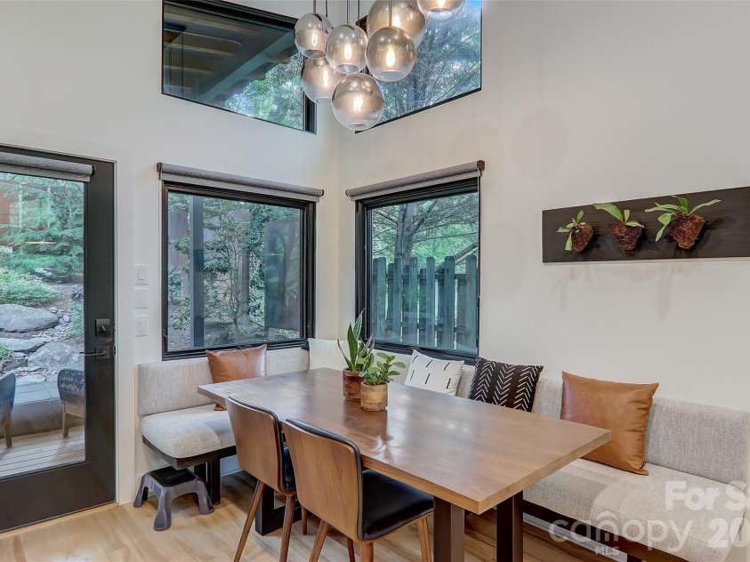 10 Cornelia Street, Asheville, NC 28801.  MLS# CAR4429143, YatesRealty ID 54204. 