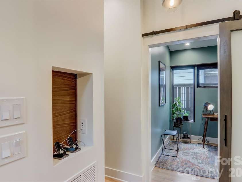 10 Cornelia Street, Asheville, NC 28801.  MLS# CAR4429143, YatesRealty ID 54204. 