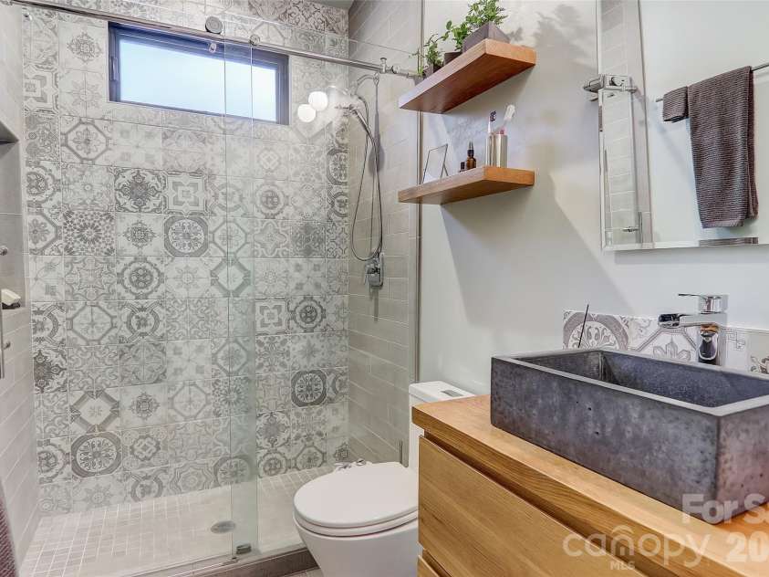 10 Cornelia Street, Asheville, NC 28801.  MLS# CAR4429143, YatesRealty ID 54204. 