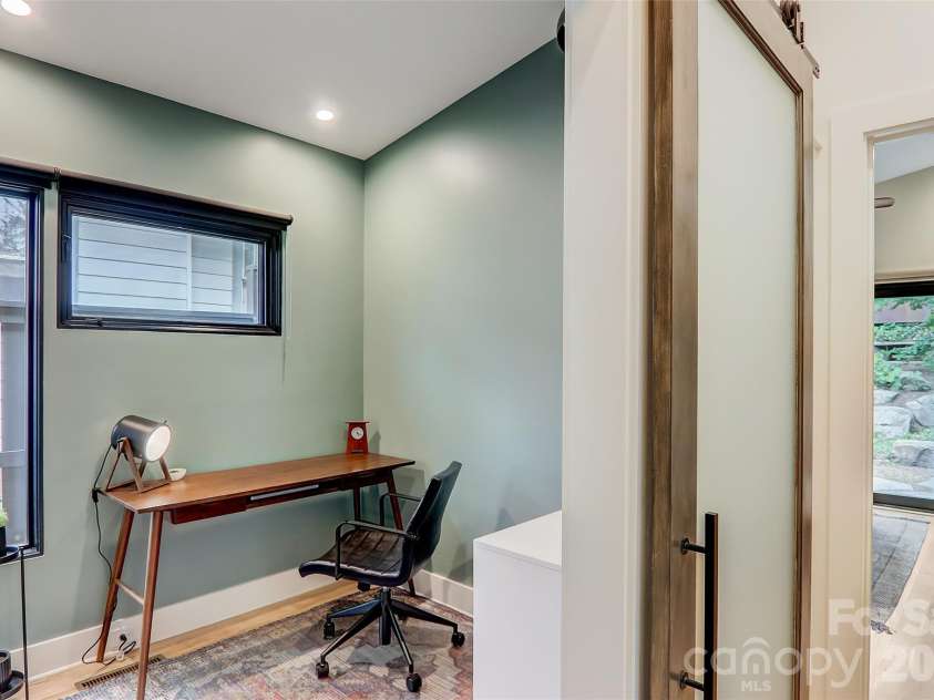 10 Cornelia Street, Asheville, NC 28801.  MLS# CAR4429143, YatesRealty ID 54204. 