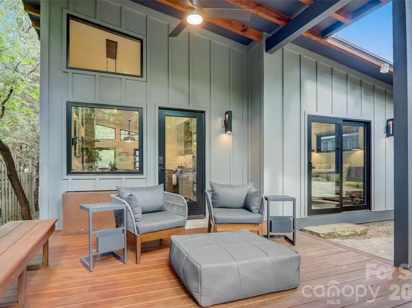 10 Cornelia Street, Asheville, NC 28801.  MLS# CAR4429143, YatesRealty ID 54204. 