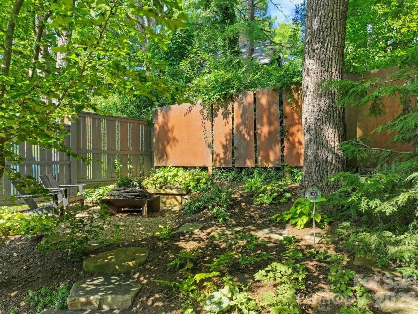 10 Cornelia Street, Asheville, NC 28801.  MLS# CAR4429143, YatesRealty ID 54204. 