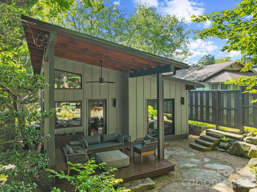 10 Cornelia Street, Asheville, NC 28801.  MLS# CAR4429143, YatesRealty ID 54204. 