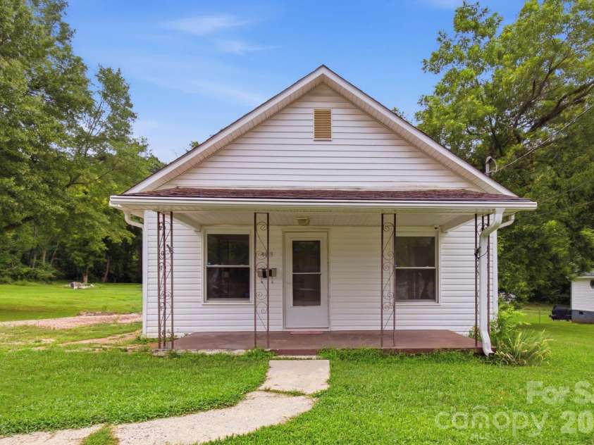 403 Faulkner Street, Clover, SC 29710.  MLS# CAR4411188, YatesRealty ID 54206. 