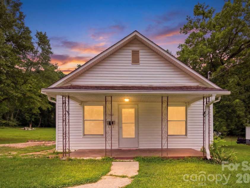 403 Faulkner Street, Clover, SC 29710.  MLS# CAR4411188, YatesRealty ID 54206. 