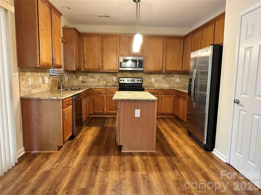 6629 Pattonsburg Drive, Charlotte, NC 28213.  MLS# CAR4404779, YatesRealty ID 54207. 