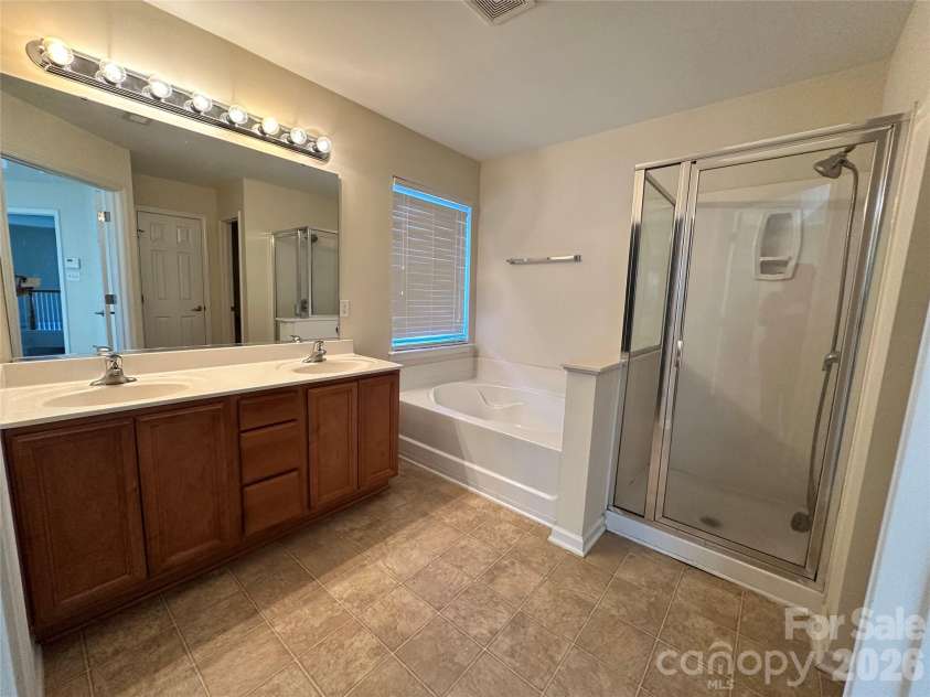 6629 Pattonsburg Drive, Charlotte, NC 28213.  MLS# CAR4404779, YatesRealty ID 54207. 