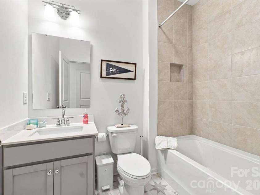 24550 Blue Heron Circle, Lancaster, SC 29720.  MLS# CAR4428673, YatesRealty ID 54208. Main level full bathroom