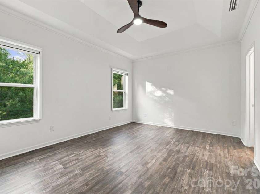 24550 Blue Heron Circle, Lancaster, SC 29720.  MLS# CAR4428673, YatesRealty ID 54208. Primary bedroom feature complete black out shade