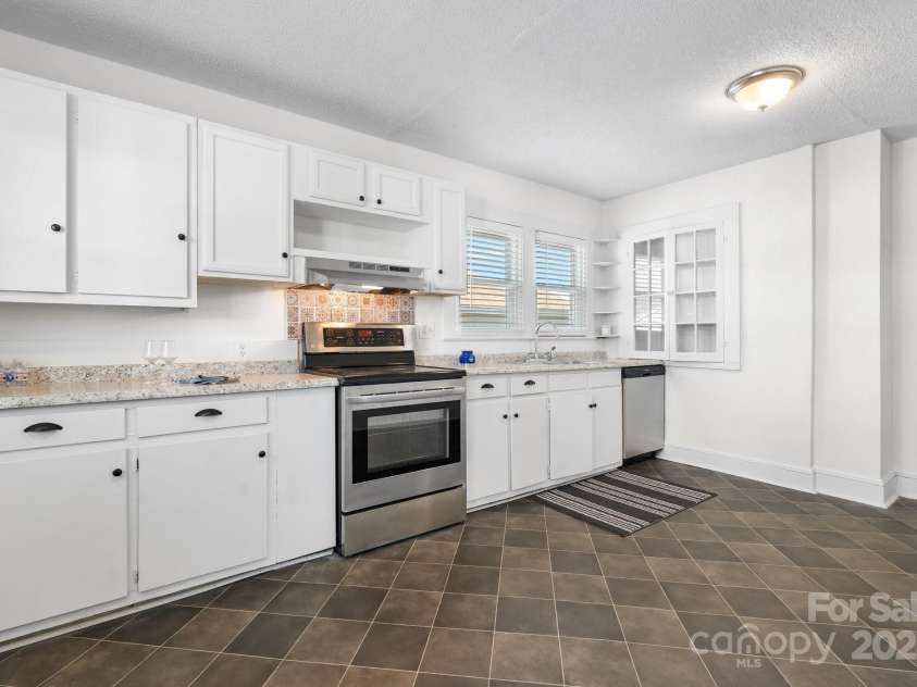 1606 College Avenue, Lenoir, NC 28645.  MLS# CAR4213428, YatesRealty ID 5421. 