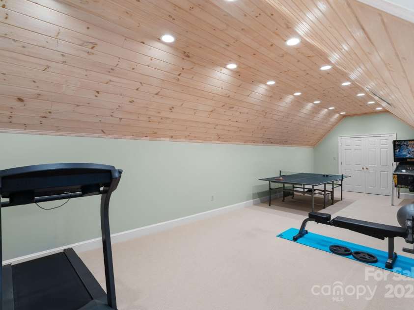 364 39th Avenue Drive, Hickory, NC 28601.  MLS# CAR4298899, YatesRealty ID 5421. 