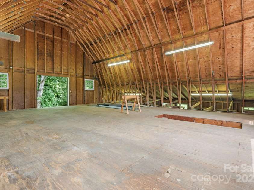 364 39th Avenue Drive, Hickory, NC 28601.  MLS# CAR4298899, YatesRealty ID 5421. 