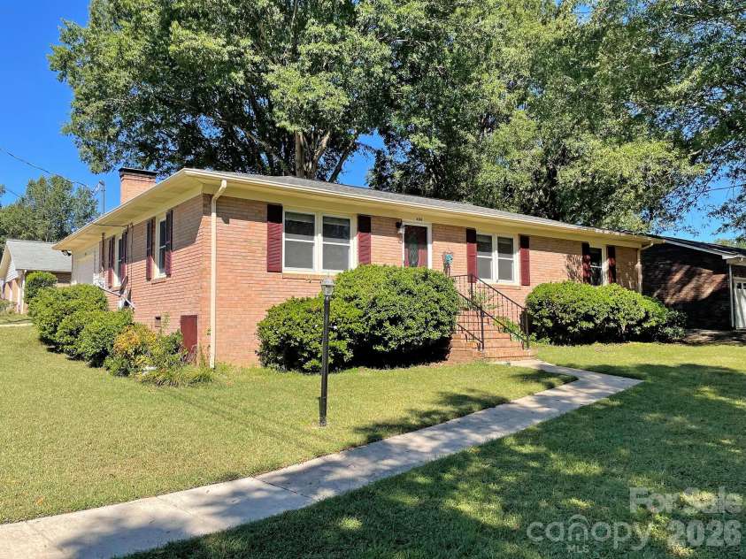 604 Park Avenue, Mooresville, NC 28115.  MLS# CAR4428577, YatesRealty ID 54210. 