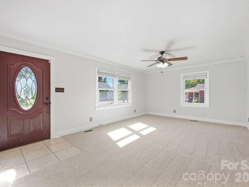 604 Park Avenue, Mooresville, NC 28115.  MLS# CAR4428577, YatesRealty ID 54210. 