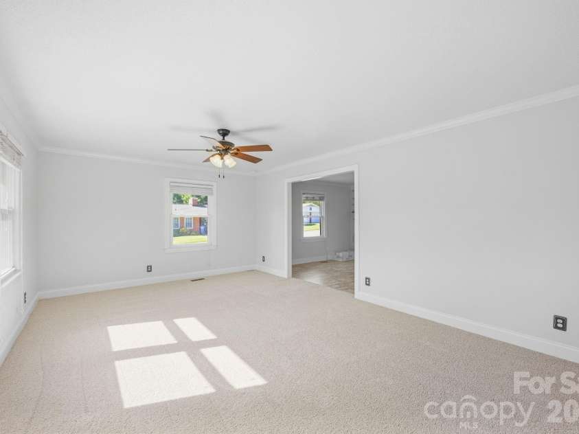604 Park Avenue, Mooresville, NC 28115.  MLS# CAR4428577, YatesRealty ID 54210. 