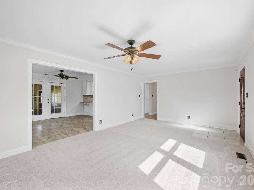 604 Park Avenue, Mooresville, NC 28115.  MLS# CAR4428577, YatesRealty ID 54210. 