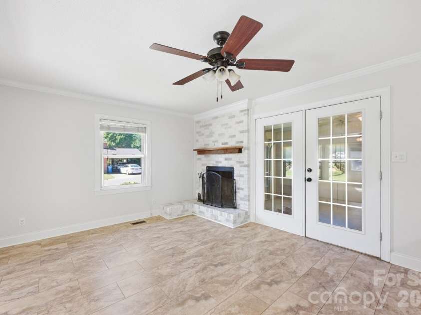 604 Park Avenue, Mooresville, NC 28115.  MLS# CAR4428577, YatesRealty ID 54210. 