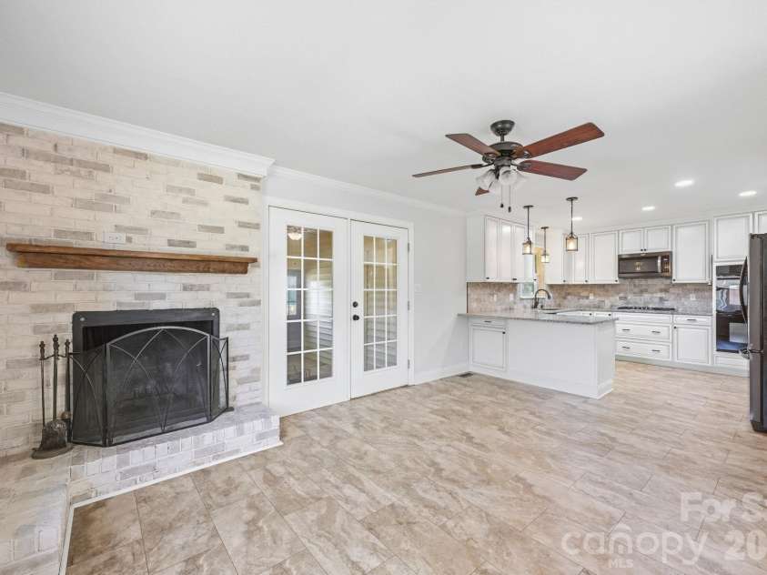 604 Park Avenue, Mooresville, NC 28115.  MLS# CAR4428577, YatesRealty ID 54210. 