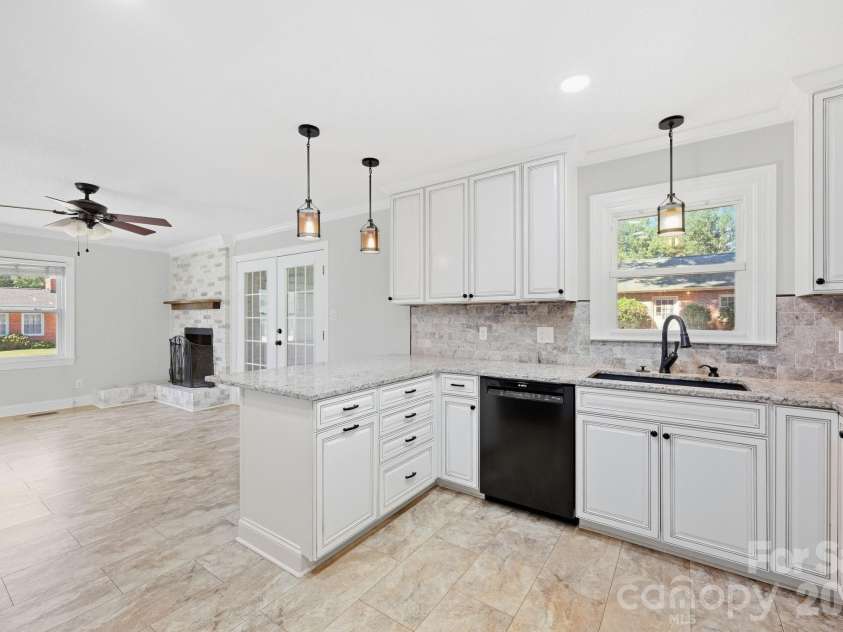 604 Park Avenue, Mooresville, NC 28115.  MLS# CAR4428577, YatesRealty ID 54210. 