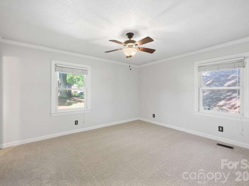 604 Park Avenue, Mooresville, NC 28115.  MLS# CAR4428577, YatesRealty ID 54210. 
