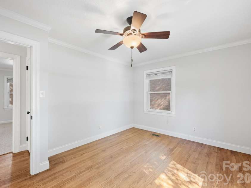 604 Park Avenue, Mooresville, NC 28115.  MLS# CAR4428577, YatesRealty ID 54210. 