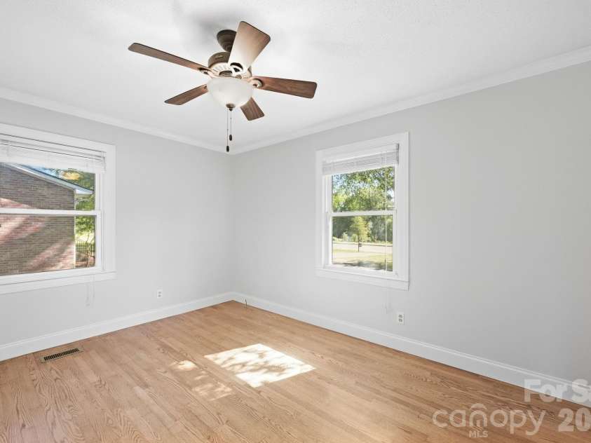 604 Park Avenue, Mooresville, NC 28115.  MLS# CAR4428577, YatesRealty ID 54210. 