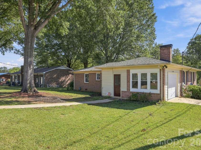 604 Park Avenue, Mooresville, NC 28115.  MLS# CAR4428577, YatesRealty ID 54210. 