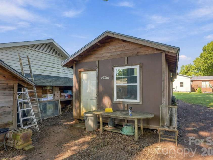 604 Park Avenue, Mooresville, NC 28115.  MLS# CAR4428577, YatesRealty ID 54210. 