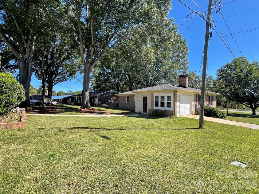 604 Park Avenue, Mooresville, NC 28115.  MLS# CAR4428577, YatesRealty ID 54210. 
