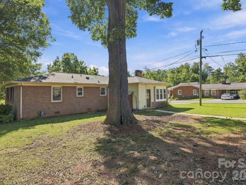 604 Park Avenue, Mooresville, NC 28115.  MLS# CAR4428577, YatesRealty ID 54210. 