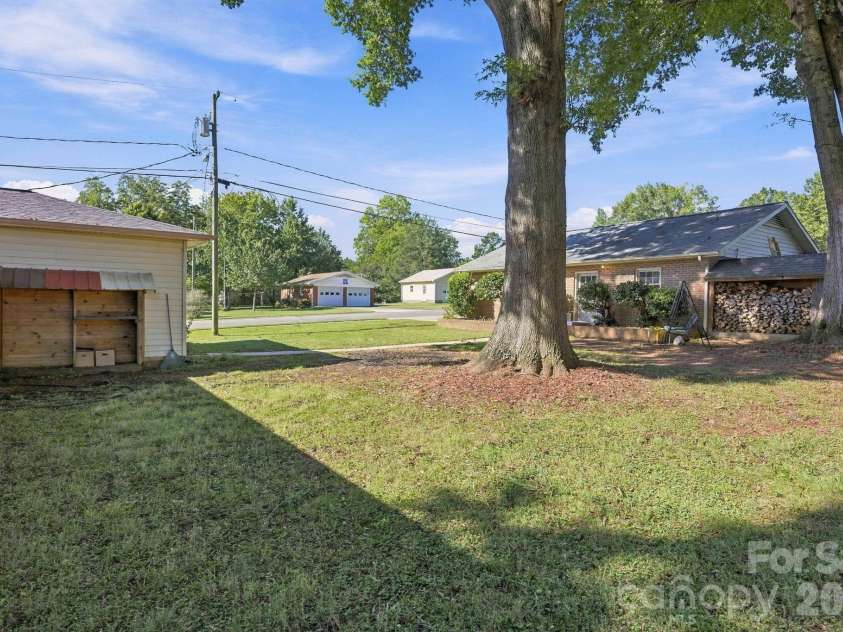 604 Park Avenue, Mooresville, NC 28115.  MLS# CAR4428577, YatesRealty ID 54210. 