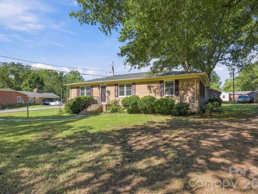 604 Park Avenue, Mooresville, NC 28115.  MLS# CAR4428577, YatesRealty ID 54210. 