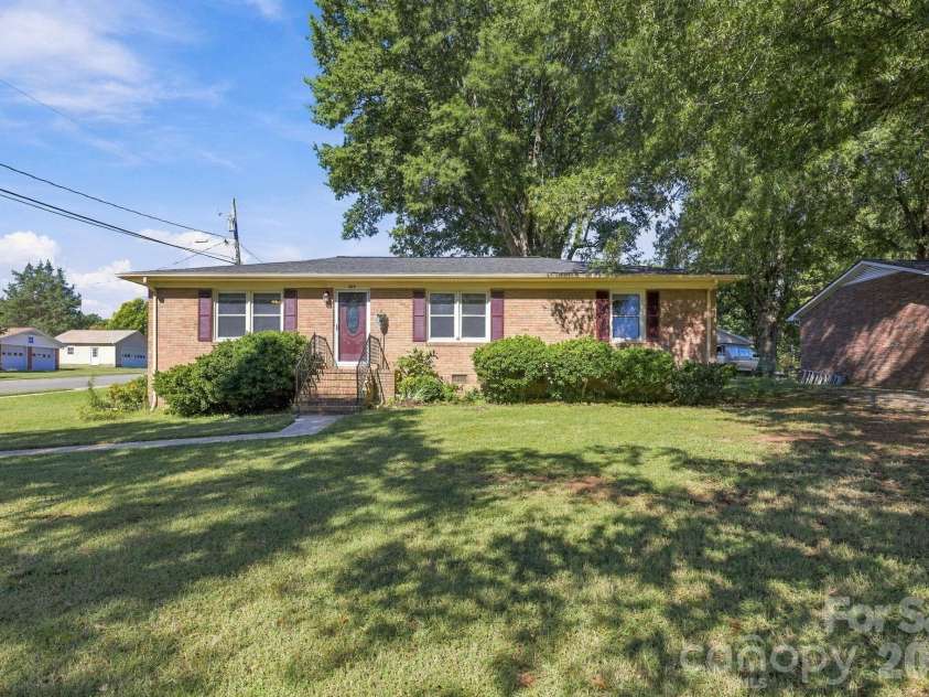 604 Park Avenue, Mooresville, NC 28115.  MLS# CAR4428577, YatesRealty ID 54210. 