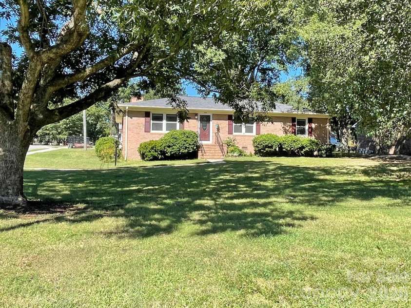 604 Park Avenue, Mooresville, NC 28115.  MLS# CAR4428577, YatesRealty ID 54210. 
