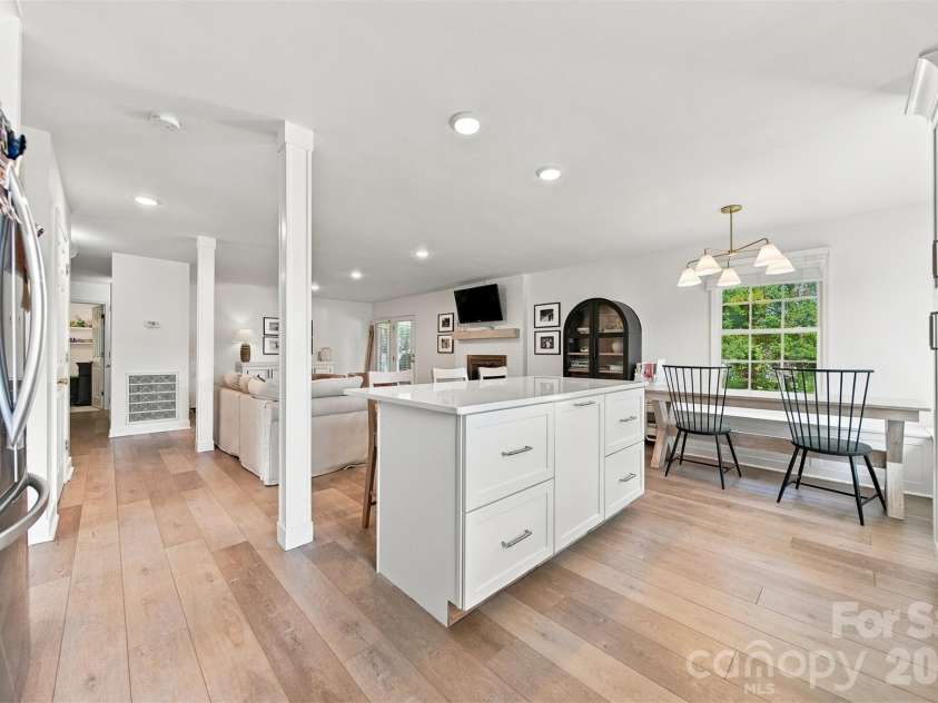 1256 Willow Drive, Morganton, NC 28655.  MLS# CAR4430614, YatesRealty ID 54211. 