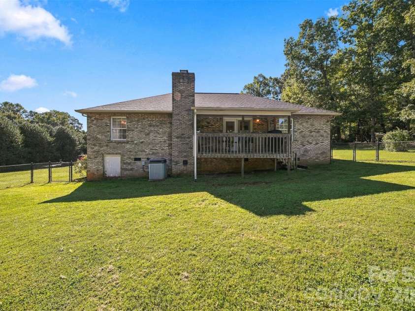 1256 Willow Drive, Morganton, NC 28655.  MLS# CAR4430614, YatesRealty ID 54211. 