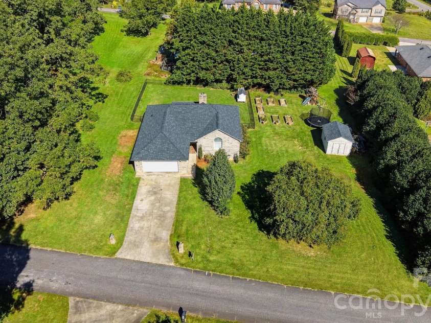 1256 Willow Drive, Morganton, NC 28655.  MLS# CAR4430614, YatesRealty ID 54211. 