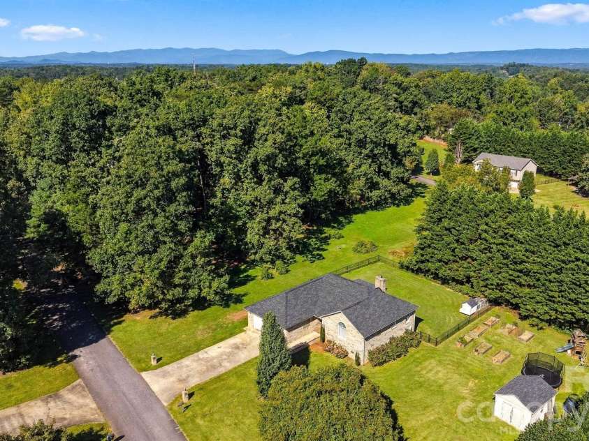 1256 Willow Drive, Morganton, NC 28655.  MLS# CAR4430614, YatesRealty ID 54211. 