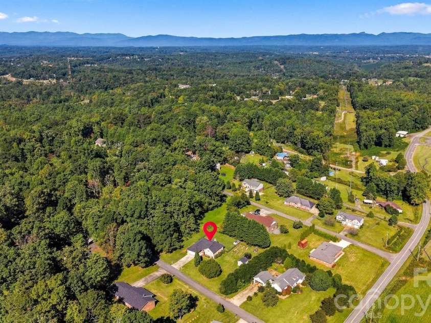 1256 Willow Drive, Morganton, NC 28655.  MLS# CAR4430614, YatesRealty ID 54211. 