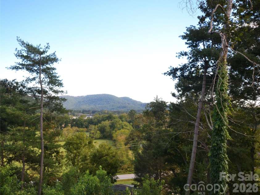 6 Mountain Oaks Drive, Fletcher, NC 28732.  MLS# CAR4429014, YatesRealty ID 54212. 