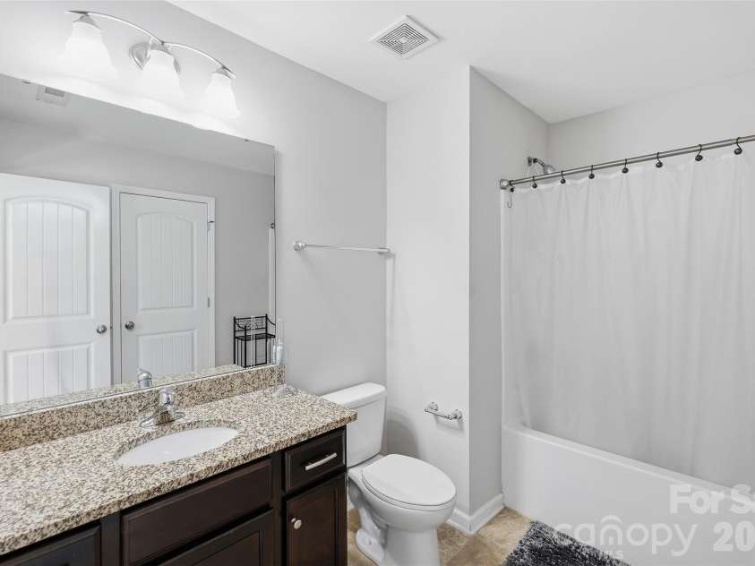 13507 David Jennings Avenue, Charlotte, NC 28213.  MLS# CAR4429756, YatesRealty ID 54215. Bathroom 3