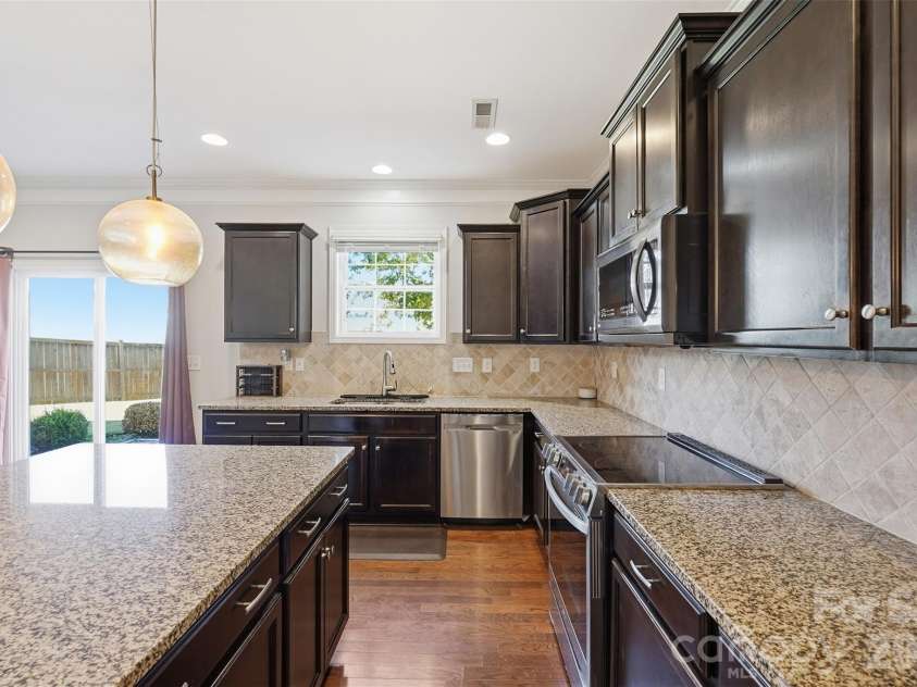 13507 David Jennings Avenue, Charlotte, NC 28213.  MLS# CAR4429756, YatesRealty ID 54215. Entertaining Kitchen
