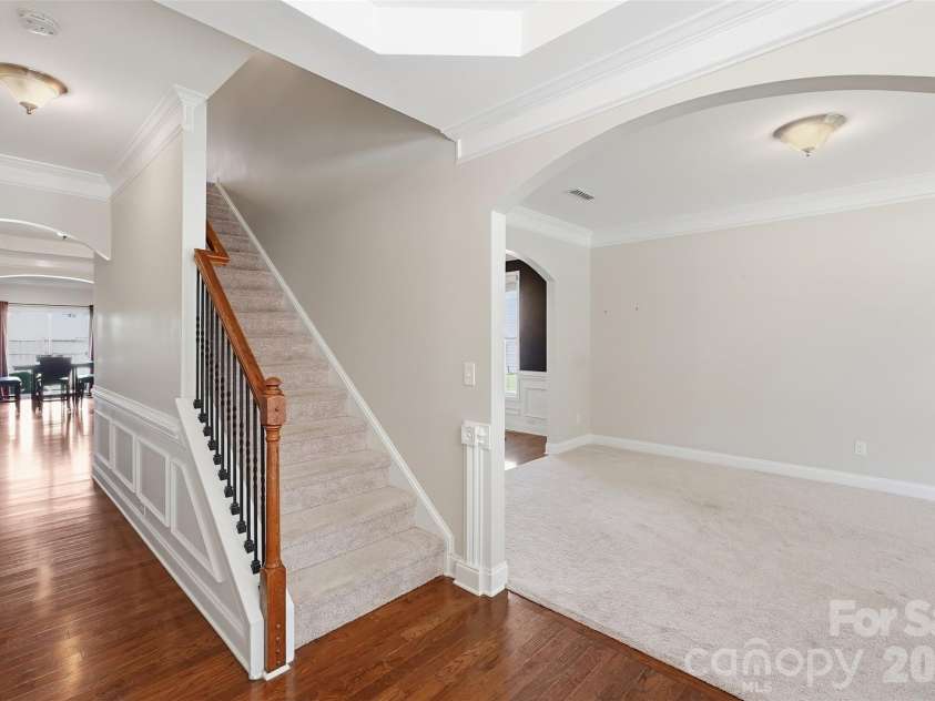 13507 David Jennings Avenue, Charlotte, NC 28213.  MLS# CAR4429756, YatesRealty ID 54215. Foyer