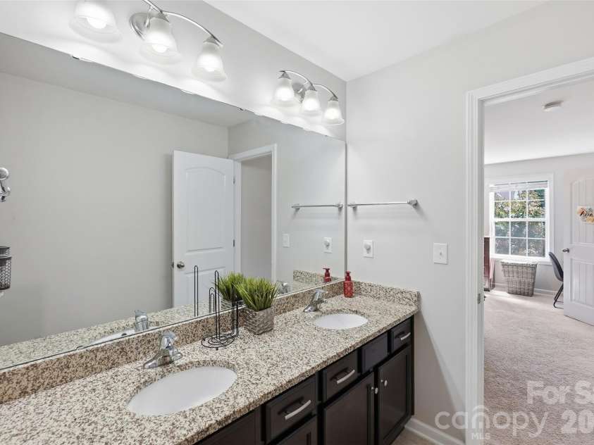 13507 David Jennings Avenue, Charlotte, NC 28213.  MLS# CAR4429756, YatesRealty ID 54215. Jack and Jill Bathroom 2