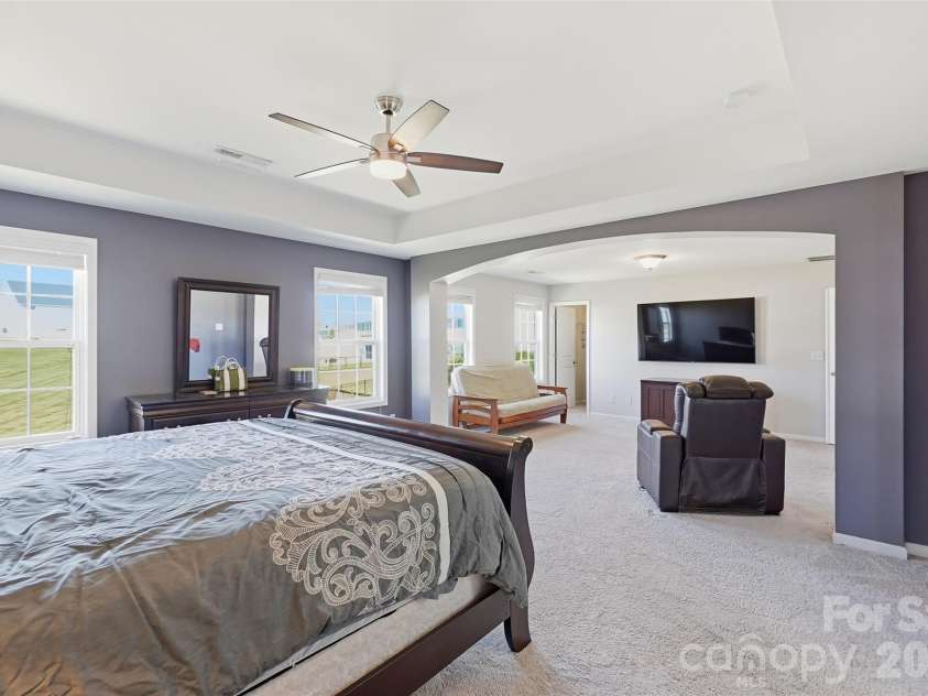 13507 David Jennings Avenue, Charlotte, NC 28213.  MLS# CAR4429756, YatesRealty ID 54215. Oversized Primary Retreat