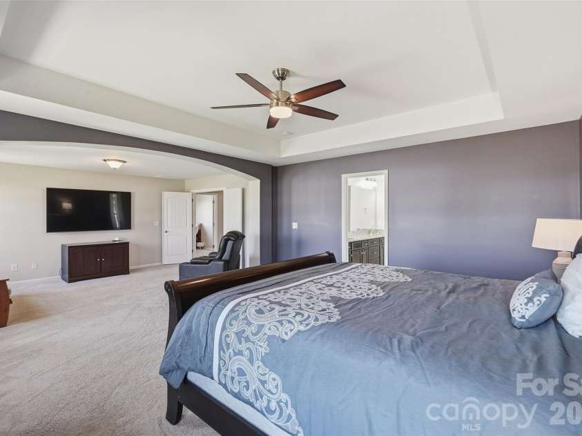 13507 David Jennings Avenue, Charlotte, NC 28213.  MLS# CAR4429756, YatesRealty ID 54215. Oversized Primary Retreat